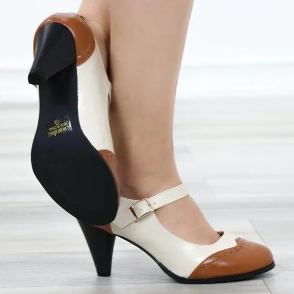 Oxford White & Tan Vintage Round Toe Pump - Picture 11 of 11